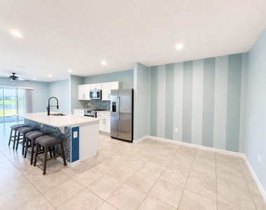 812 Persimmon Place - Photo Thumbnail 3