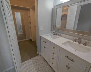 2147 Discovery Circle W - Photo Thumbnail 10