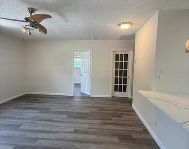 712 Sw 14th Avenue - Photo Thumbnail 2