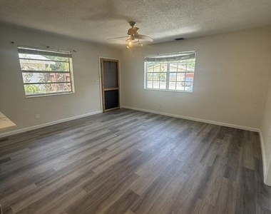 712 Sw 14th Avenue - Photo Thumbnail 3
