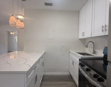 712 Sw 14th Avenue - Photo Thumbnail 9