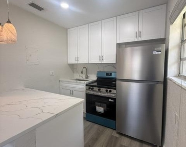 712 Sw 14th Avenue - Photo Thumbnail 4