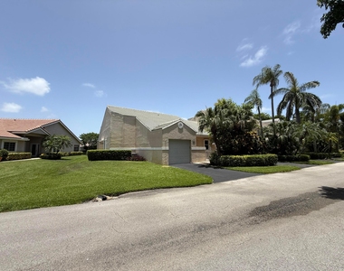 225 N Lakeshore Drive - Photo Thumbnail 59