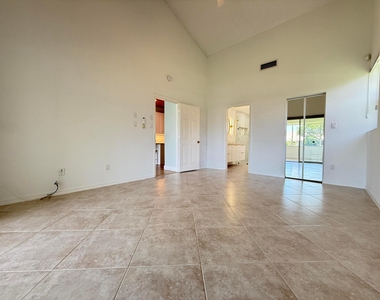 225 N Lakeshore Drive - Photo Thumbnail 17