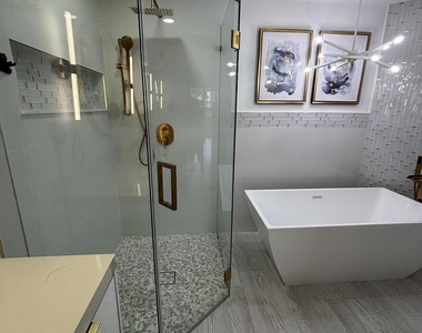 225 N Lakeshore Drive - Photo Thumbnail 19