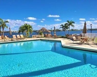225 N Lakeshore Drive - Photo Thumbnail 66