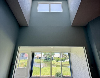 225 N Lakeshore Drive - Photo Thumbnail 34