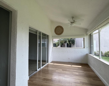 225 N Lakeshore Drive - Photo Thumbnail 98