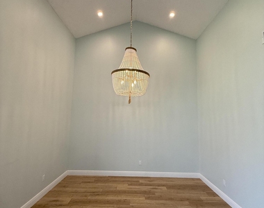 225 N Lakeshore Drive - Photo Thumbnail 36