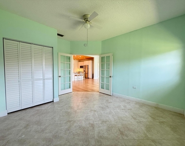 225 N Lakeshore Drive - Photo Thumbnail 38