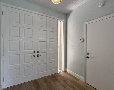 225 N Lakeshore Drive - Photo Thumbnail 8