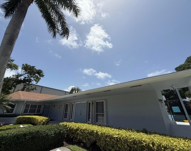 225 N Lakeshore Drive - Photo Thumbnail 90