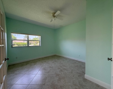 225 N Lakeshore Drive - Photo Thumbnail 39