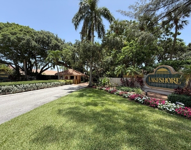 225 N Lakeshore Drive - Photo Thumbnail 62