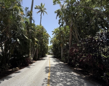 225 N Lakeshore Drive - Photo Thumbnail 64