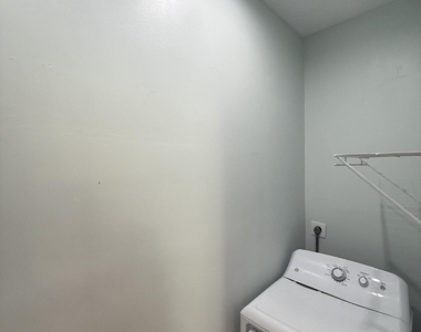 225 N Lakeshore Drive - Photo Thumbnail 52