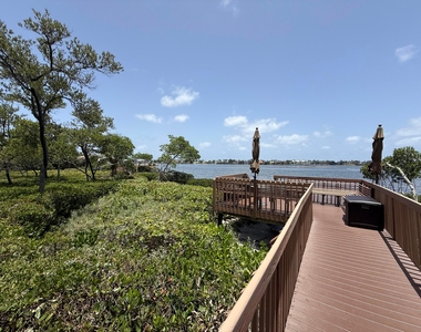 225 N Lakeshore Drive - Photo Thumbnail 77