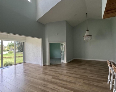 225 N Lakeshore Drive - Photo Thumbnail 33