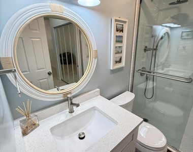 225 N Lakeshore Drive - Photo Thumbnail 43