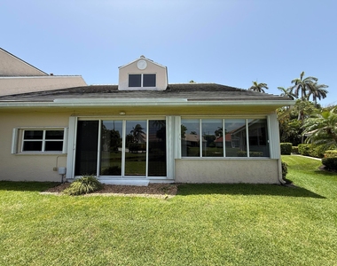 225 N Lakeshore Drive - Photo Thumbnail 54