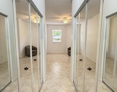 225 N Lakeshore Drive - Photo Thumbnail 46