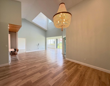 225 N Lakeshore Drive - Photo Thumbnail 37