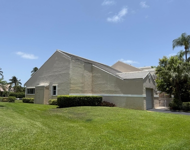 225 N Lakeshore Drive - Photo Thumbnail 1