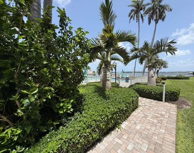 225 N Lakeshore Drive - Photo Thumbnail 65