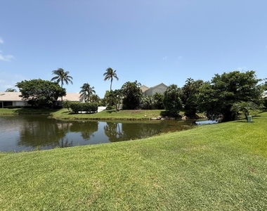 225 N Lakeshore Drive - Photo Thumbnail 3
