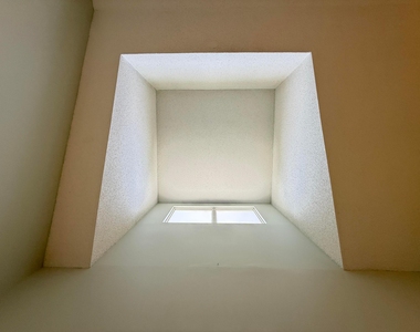 225 N Lakeshore Drive - Photo Thumbnail 35