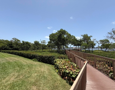 225 N Lakeshore Drive - Photo Thumbnail 67