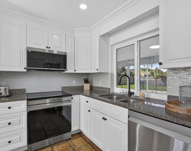 11760 Inverness Circle - Photo Thumbnail 2