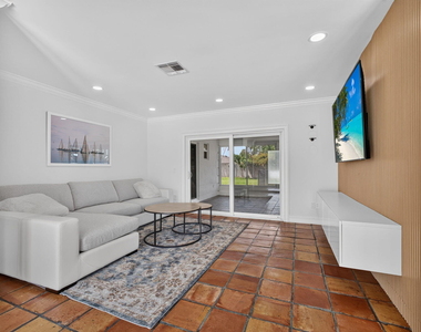 11760 Inverness Circle - Photo Thumbnail 6