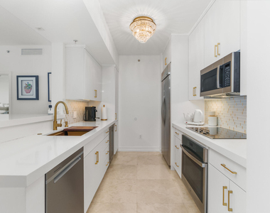 550 Okeechobee Boulevard - Photo Thumbnail 1