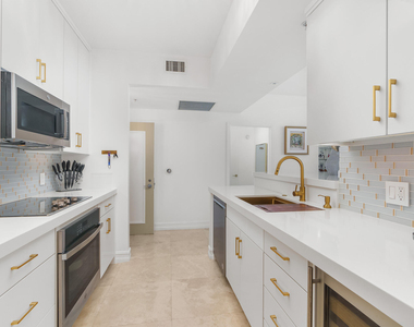 550 Okeechobee Boulevard - Photo Thumbnail 2