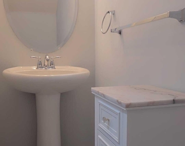 243 Sw 7th Court - Photo Thumbnail 8
