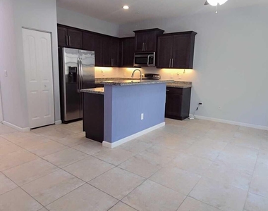 243 Sw 7th Court - Photo Thumbnail 4