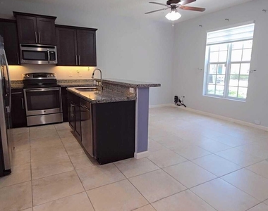 243 Sw 7th Court - Photo Thumbnail 7