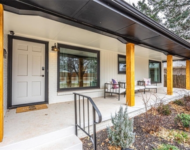 812 East Drive - Photo Thumbnail 4