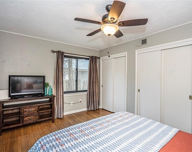 812 East Drive - Photo Thumbnail 18