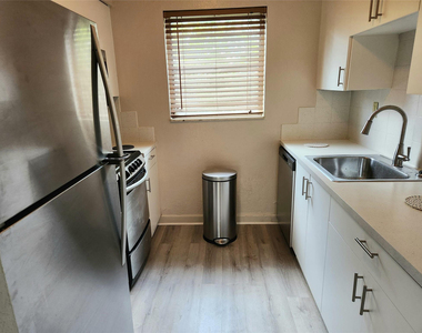 2607 Ne 8th Avenue - Photo Thumbnail 5