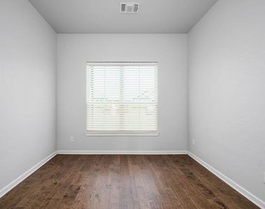 800 Firefork Avenue - Photo Thumbnail 4