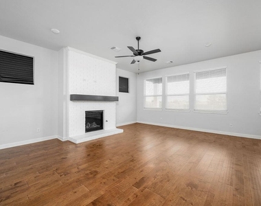 800 Firefork Avenue - Photo Thumbnail 16