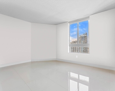1900 N Bayshore Drive - Photo Thumbnail 15