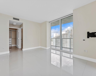 1900 N Bayshore Drive - Photo Thumbnail 8