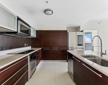 1900 N Bayshore Drive - Photo Thumbnail 2