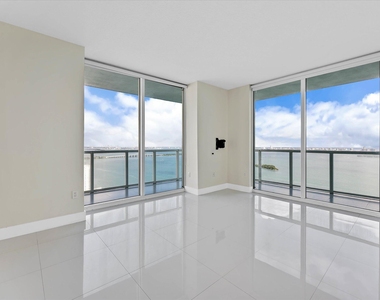 1900 N Bayshore Drive - Photo Thumbnail 7