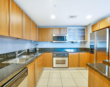 610 Clematis Street - Photo Thumbnail 5