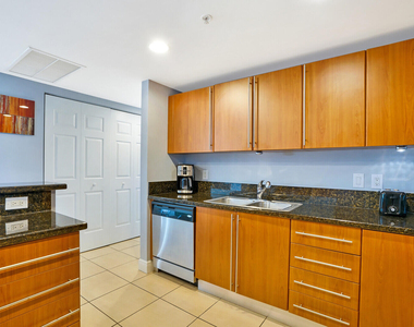 610 Clematis Street - Photo Thumbnail 7