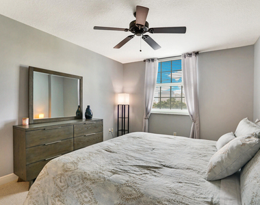610 Clematis Street - Photo Thumbnail 14
